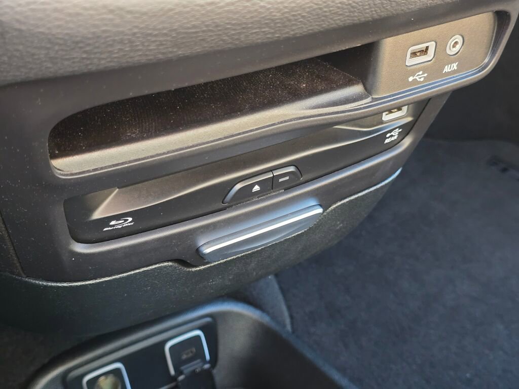 Used 2017 Chrysler Pacifica Limited image 34