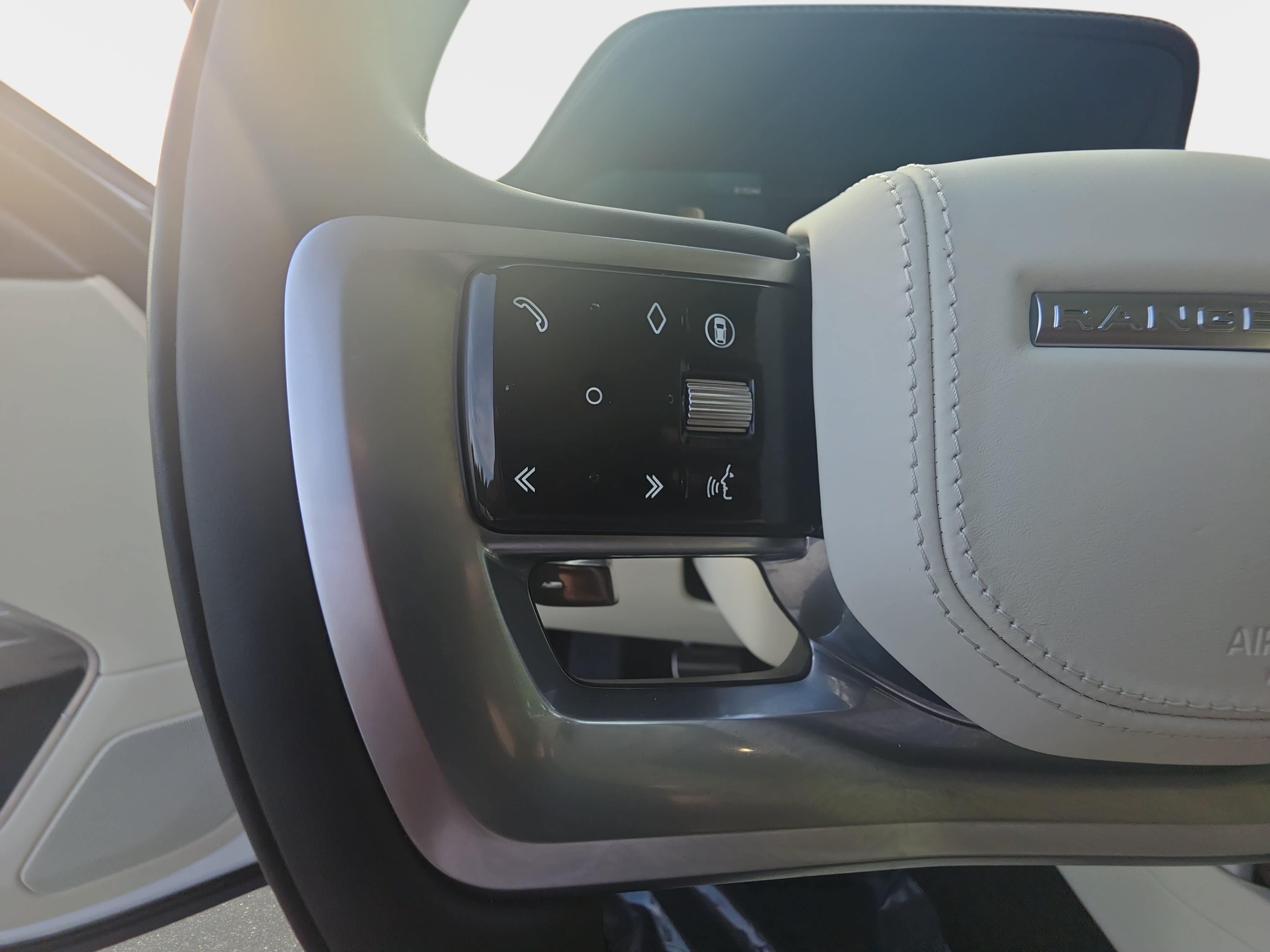 Certified 2024 Land Rover Range Rover SE AWD/4WD image 18