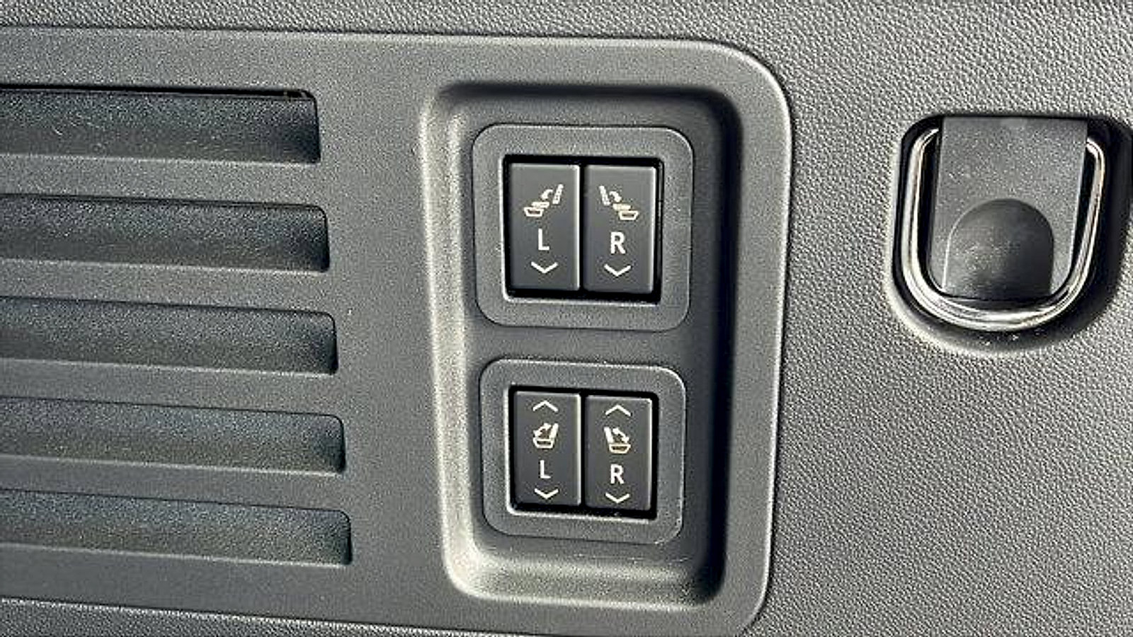 New 2026 Chevrolet Traverse RS image 12