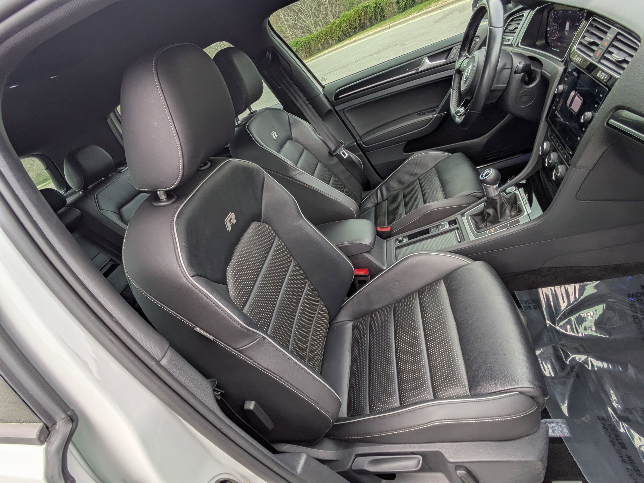 Used 2019 Volkswagen Golf R 4-Door image 27