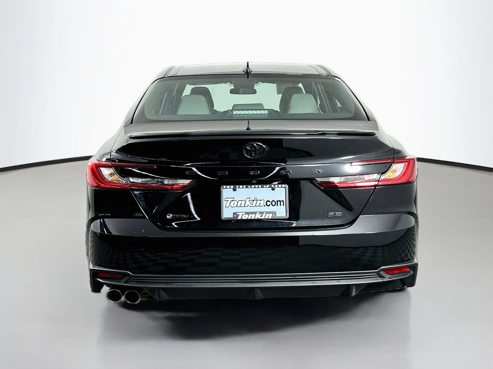 Used 2025 Toyota Camry SE FWD image 6