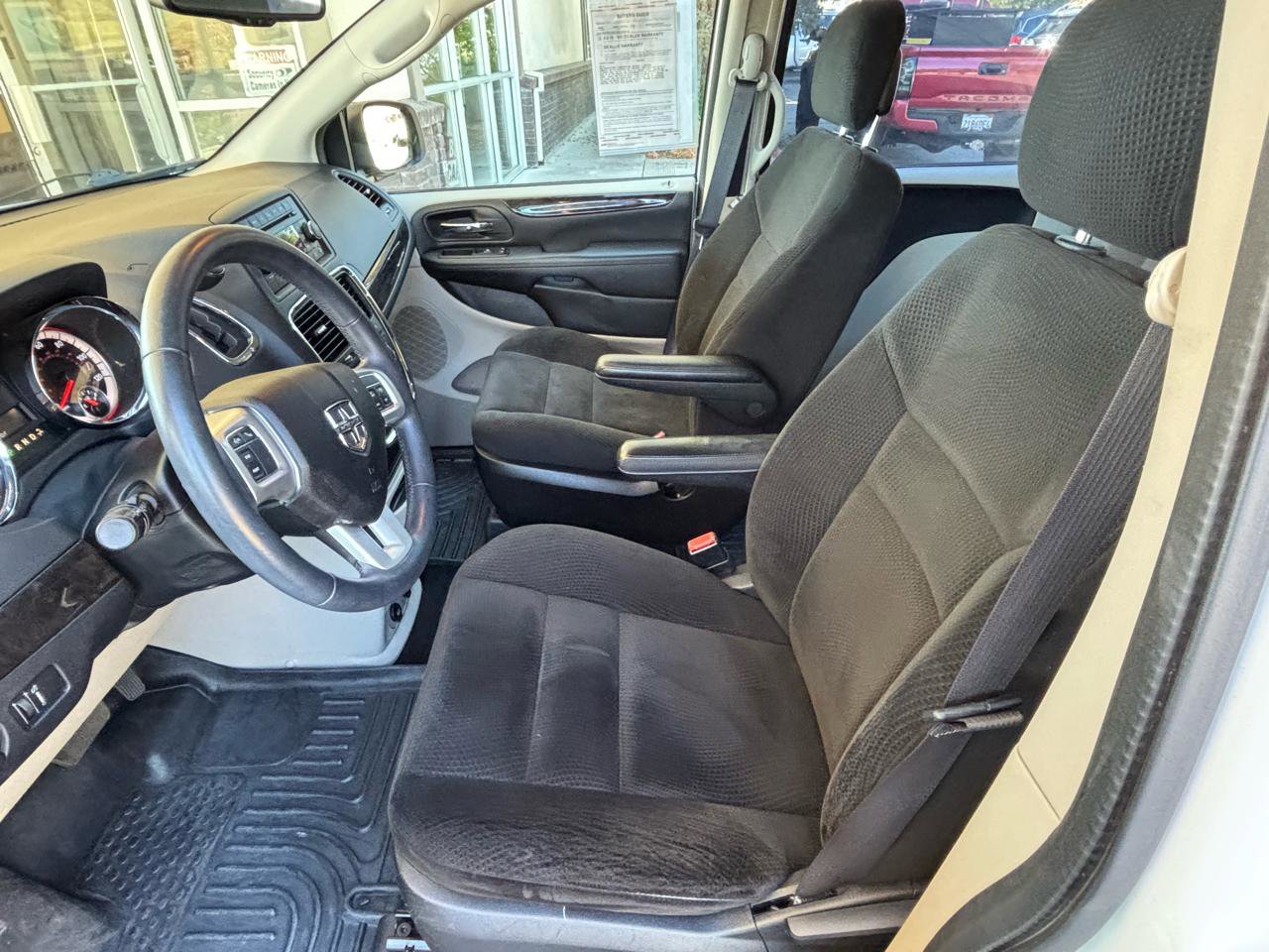 Used 2016 Dodge Grand Caravan American Value Package w/ UConnect Hands-Free Group FWD image 11