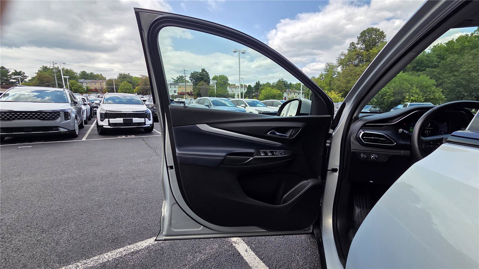 Used 2023 Chevrolet Bolt EUV Premier FWD image 13