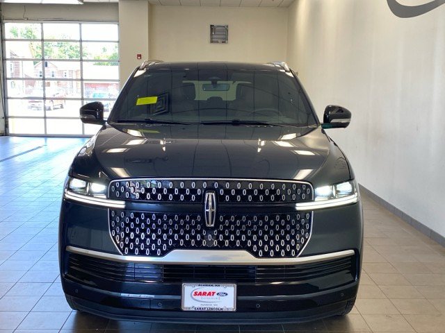 New 2026 Lincoln Navigator Reserve AWD/4WD image 3