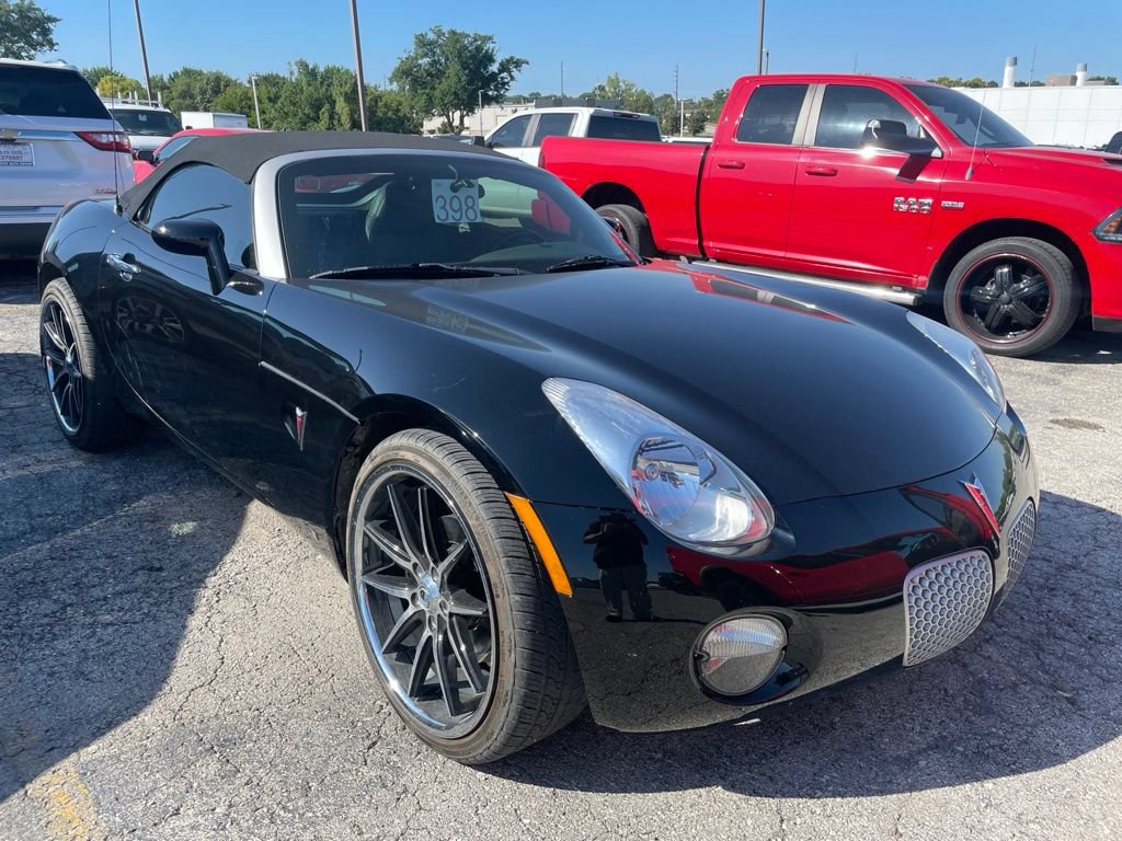 Used 2007 Pontiac Solstice Convertible w/ Premium Package RWD image 1