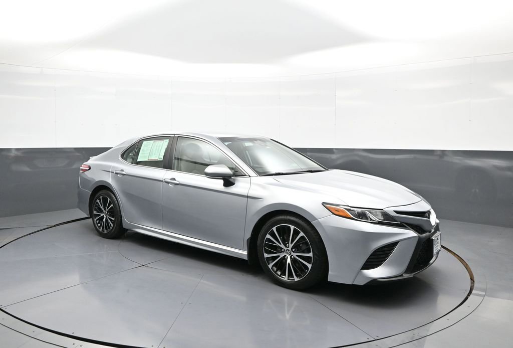 Certified 2020 Toyota Camry SE w/ Cold Weather Package AWD/4WD image 4