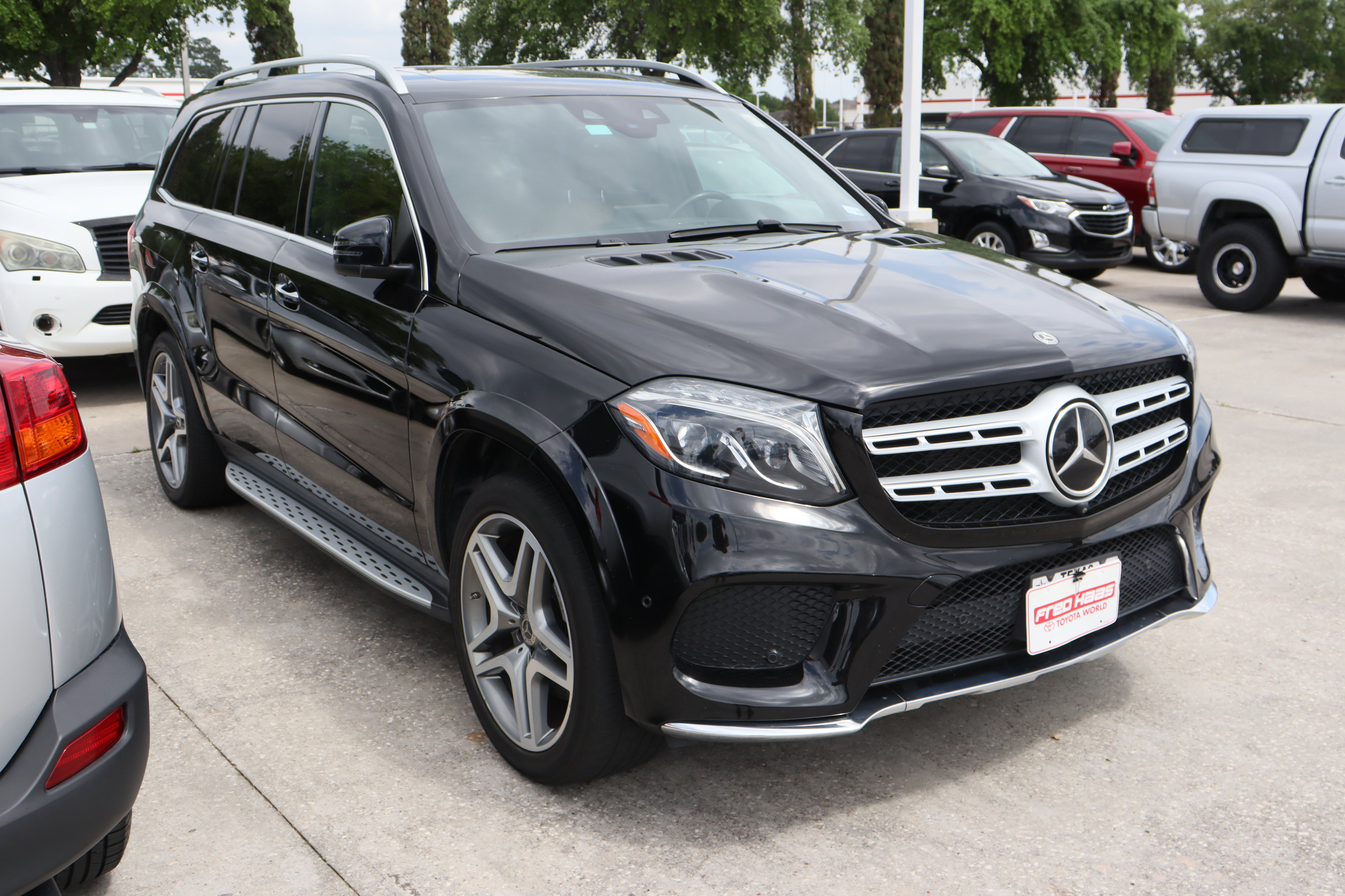 Used 2018 Mercedes-Benz GLS 550 4MATIC image 2