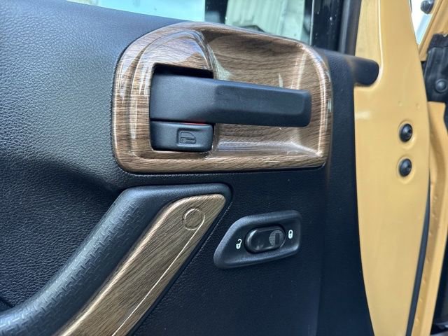 Used 2013 Jeep Wrangler Unlimited Sahara w/ Mopar Chrome Edition Group image 26