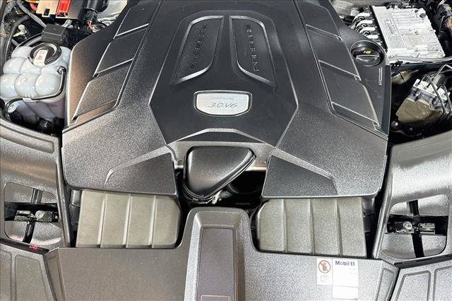 Used 2023 Porsche Cayenne Coupe AWD/4WD image 29