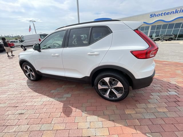 Used 2026 Volvo XC40 B5 Plus AWD/4WD image 29