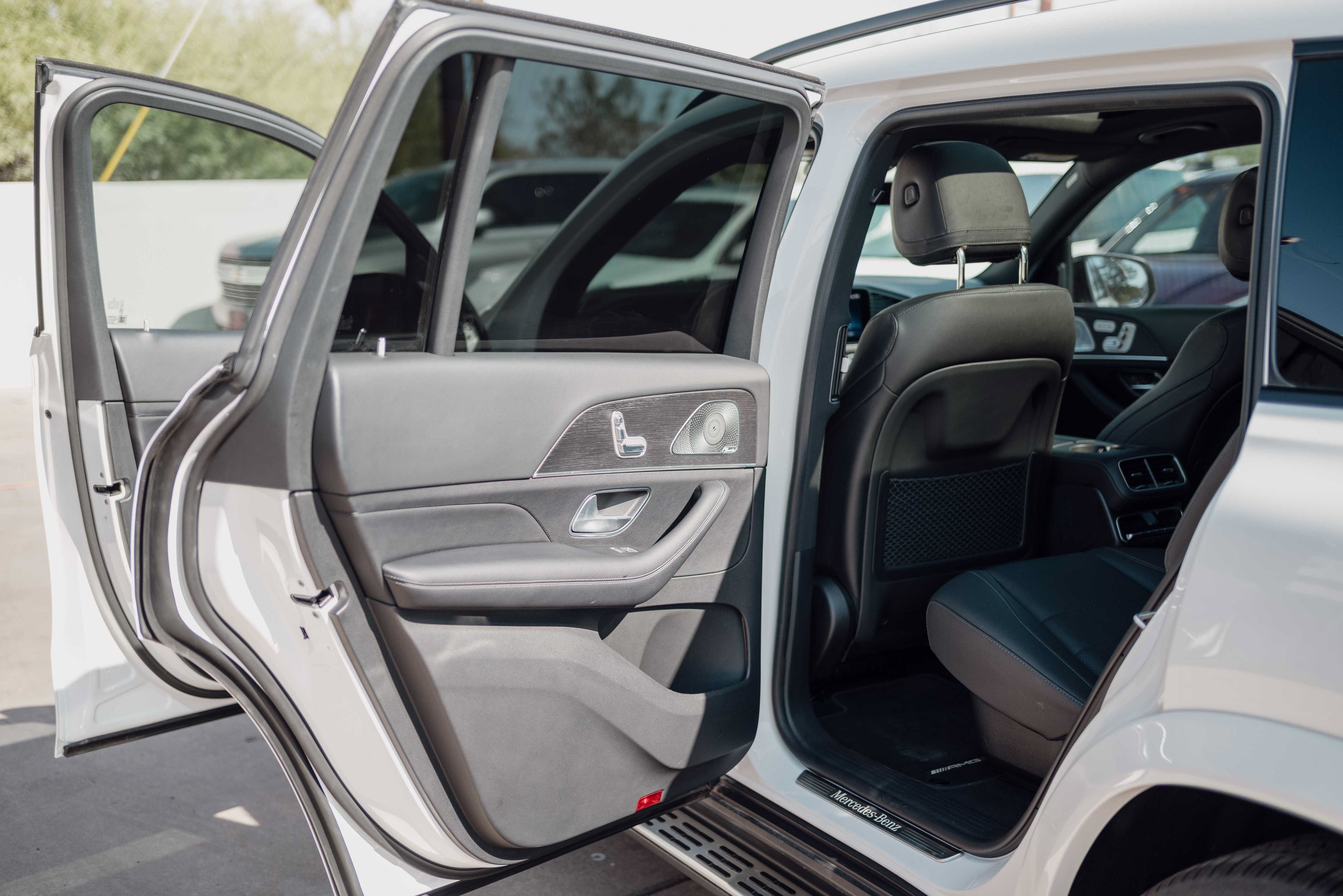 Used 2024 Mercedes-Benz GLS 450 4MATIC image 11