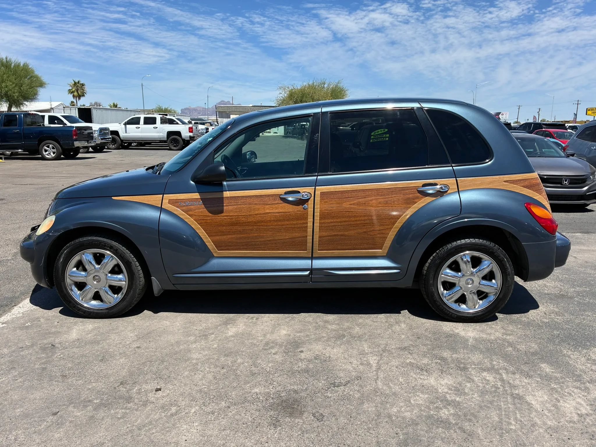 Used 2003 Chrysler PT Cruiser Limited FWD image 3