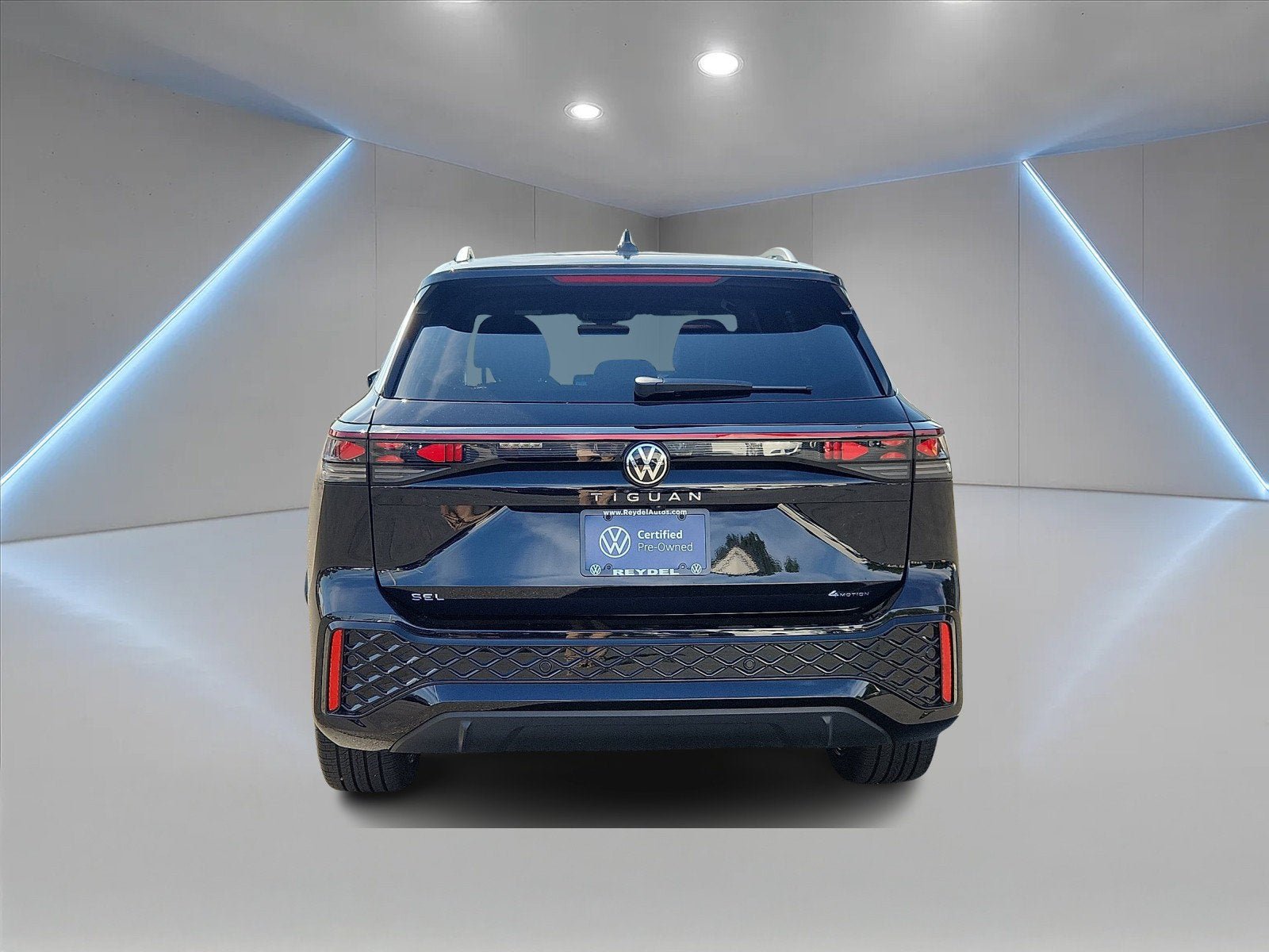 Certified 2025 Volkswagen Tiguan SEL R-Line AWD/4WD image 5