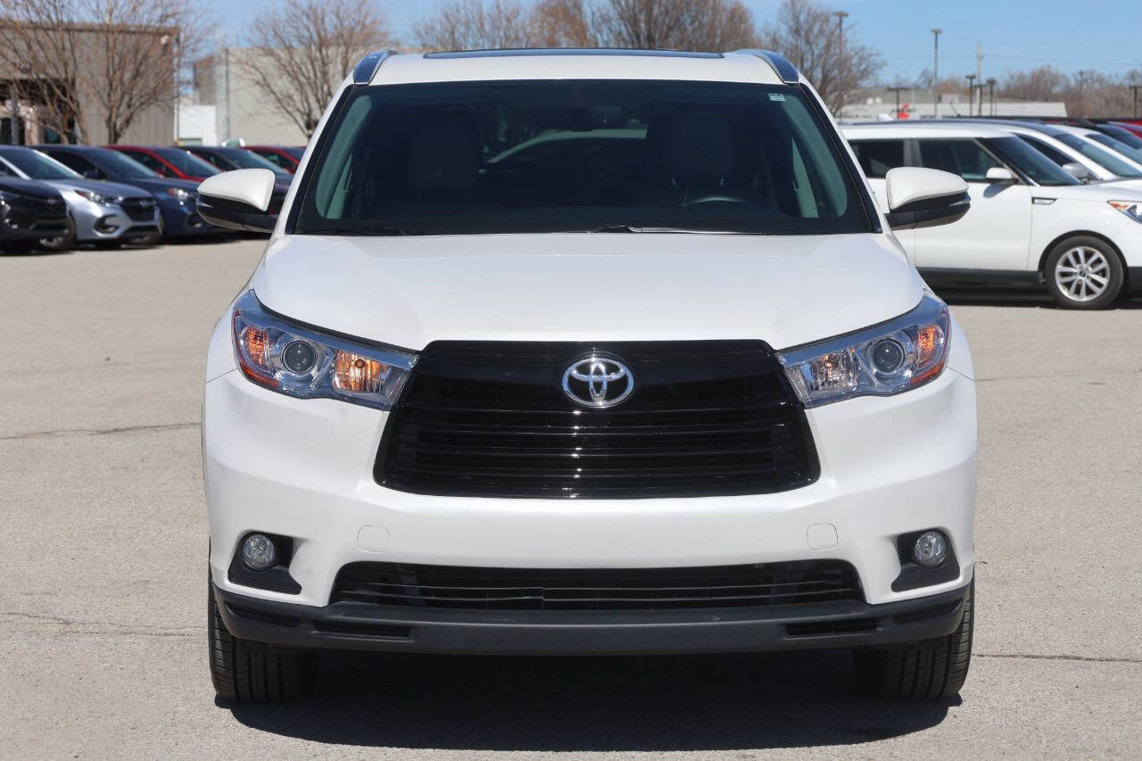Used 2016 Toyota Highlander XLE AWD/4WD image 2