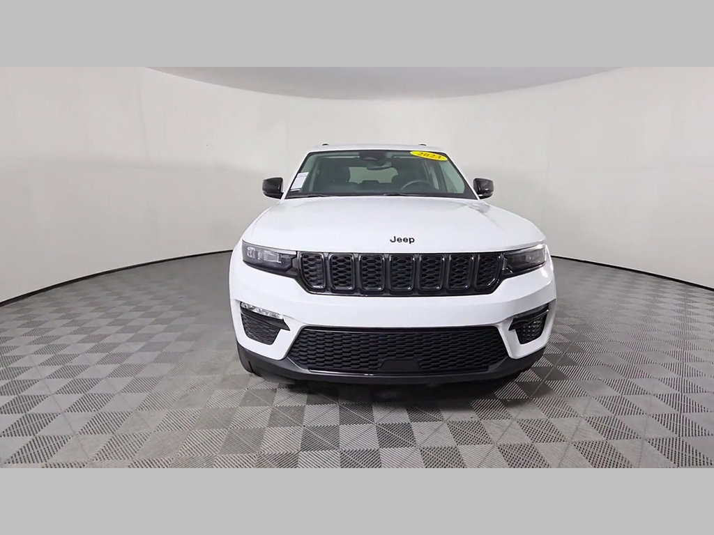 Used 2023 Jeep Grand Cherokee Limited w/ Black Appearance Package AWD/4WD image 52
