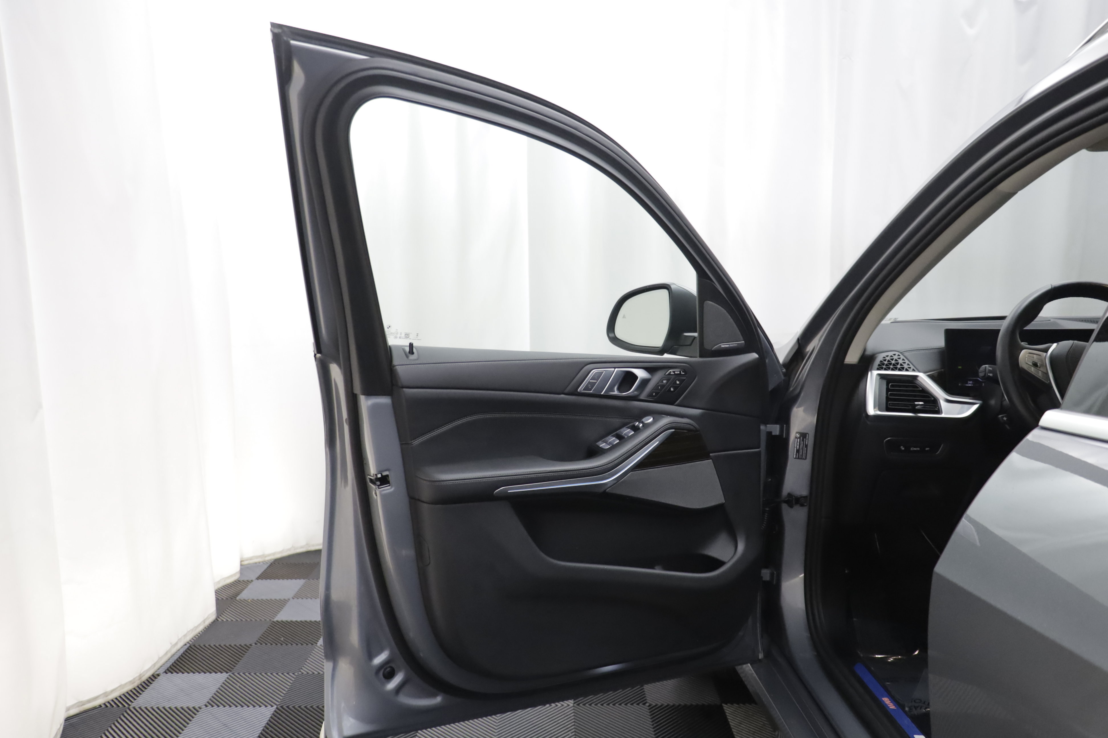 Used 2026 BMW X7 xDrive40i w/ Executive Package AWD/4WD image 4