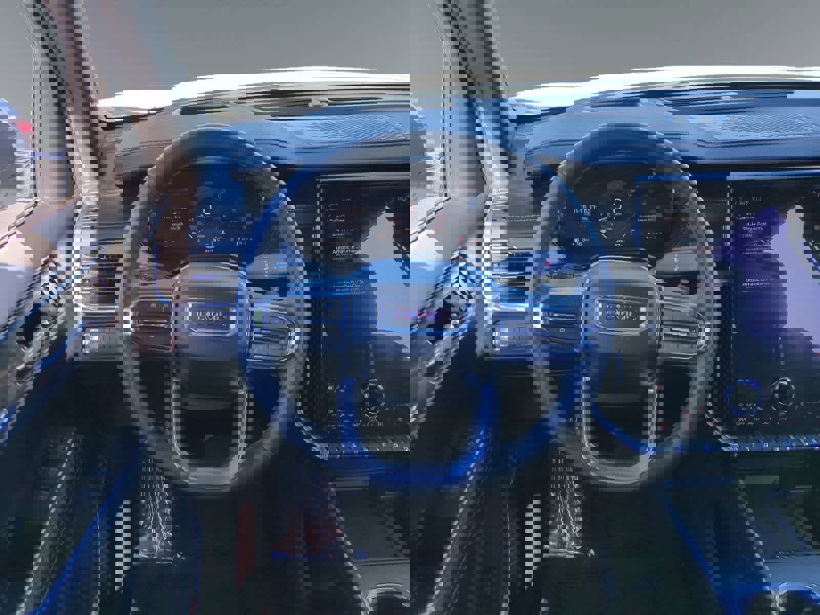 Used 2025 GMC Acadia Elevation w/ Elevation Premium Package image 12