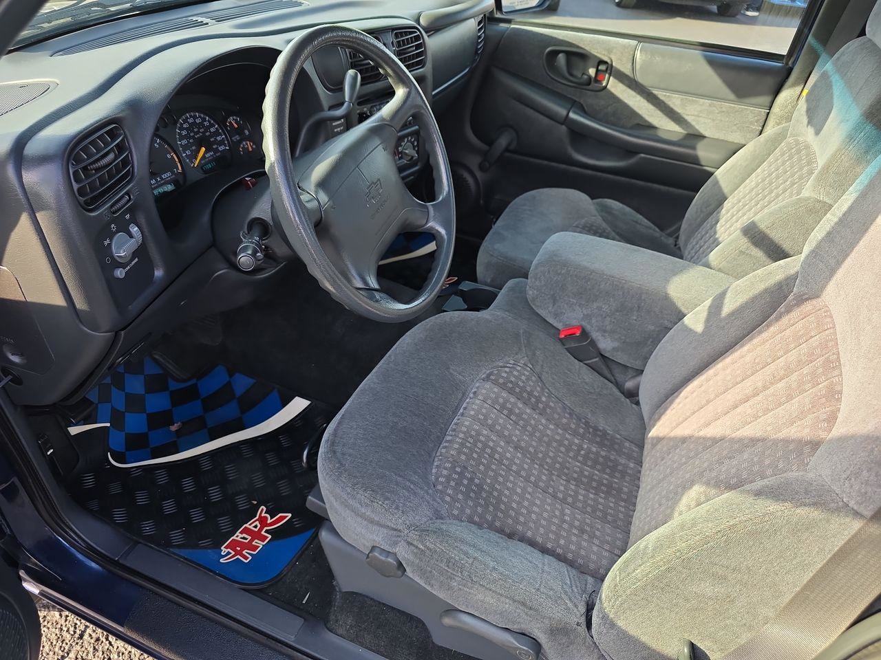 Used 1998 Chevrolet S10 Pickup LS w/ Preferred Equipment Group image 4