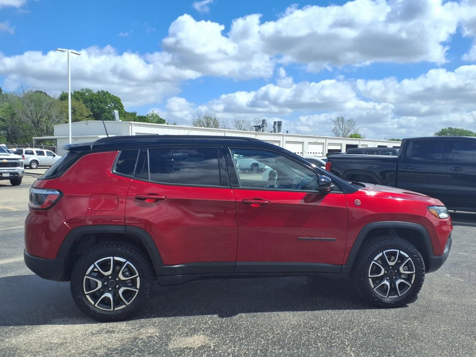 Used 2025 Jeep Compass Trailhawk image 21