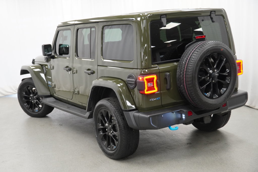 Used 2023 Jeep Wrangler Unlimited Sahara w/ Cold Weather Group AWD/4WD image 16
