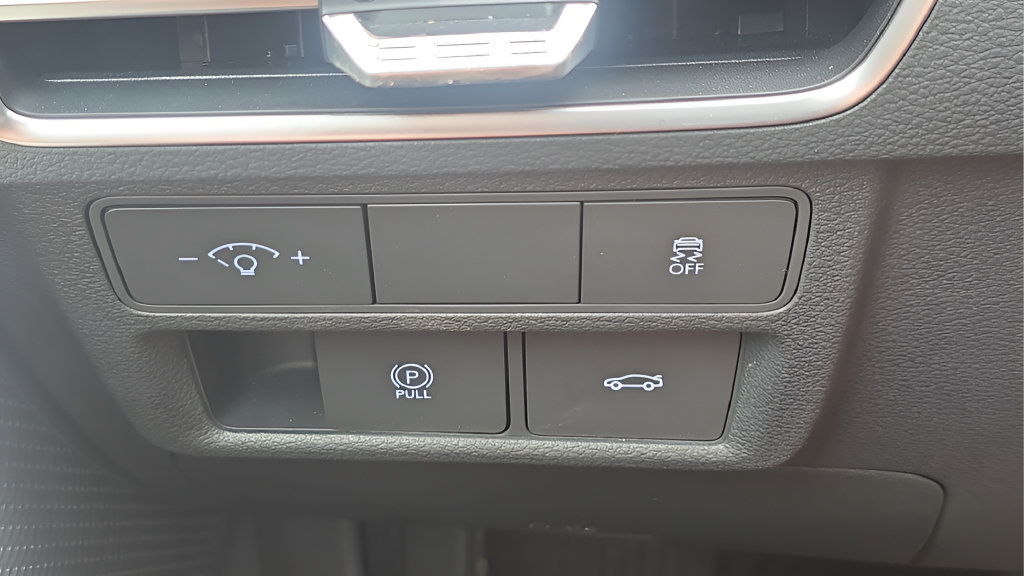 Used 2025 Hyundai Sonata SEL FWD image 24