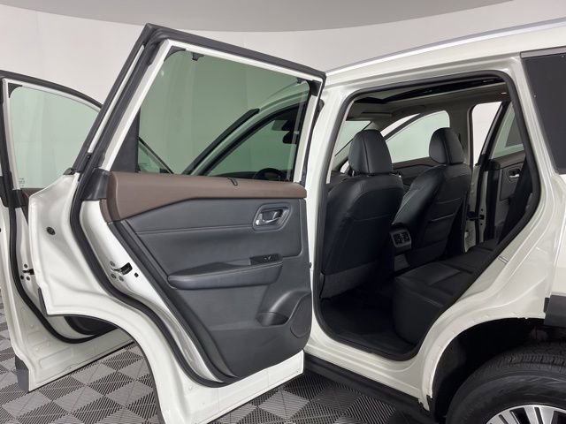 Used 2023 Nissan Rogue SV w/ SV Premium Package image 42