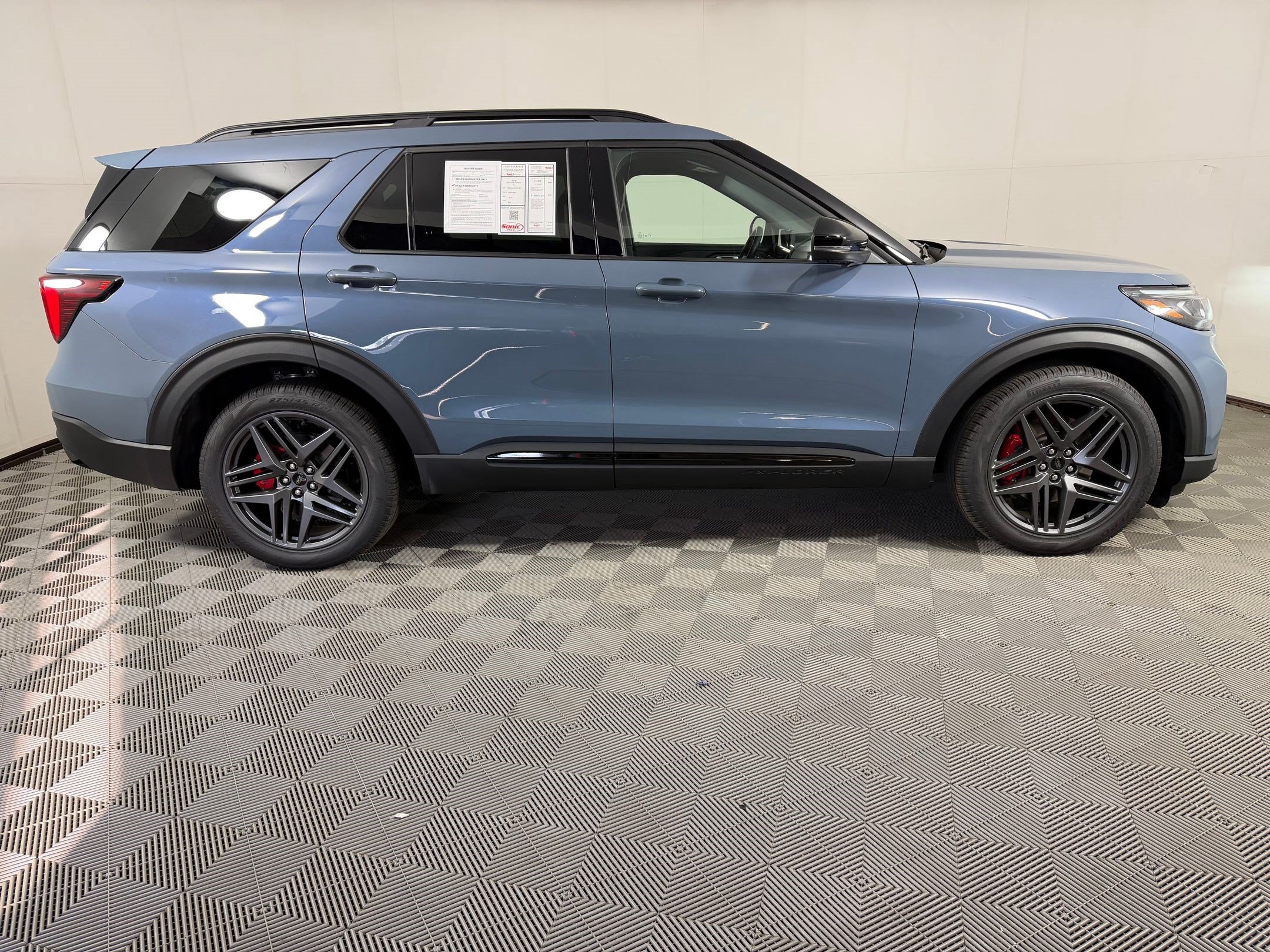 Used 2025 Ford Explorer ST w/ Sun And Sound Package AWD/4WD image 7