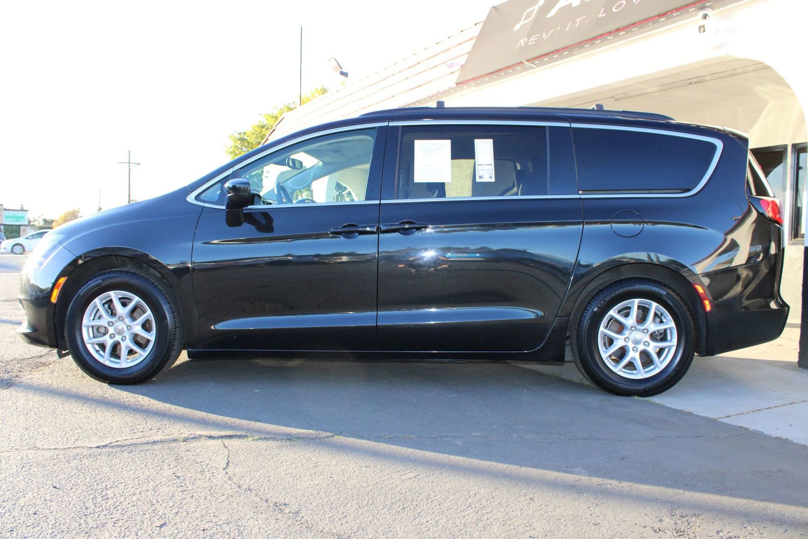 Used 2020 Chrysler Voyager Lxi image 34