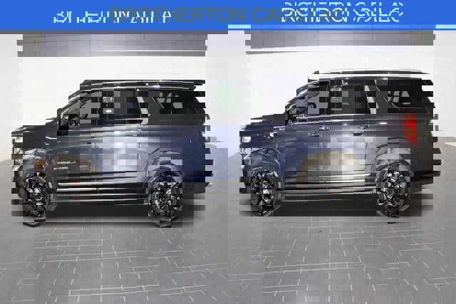 Used 2023 GMC Yukon XL Denali image 2