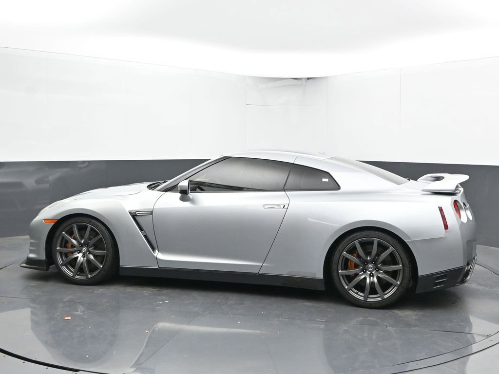 Used 2012 Nissan GT-R Premium image 7