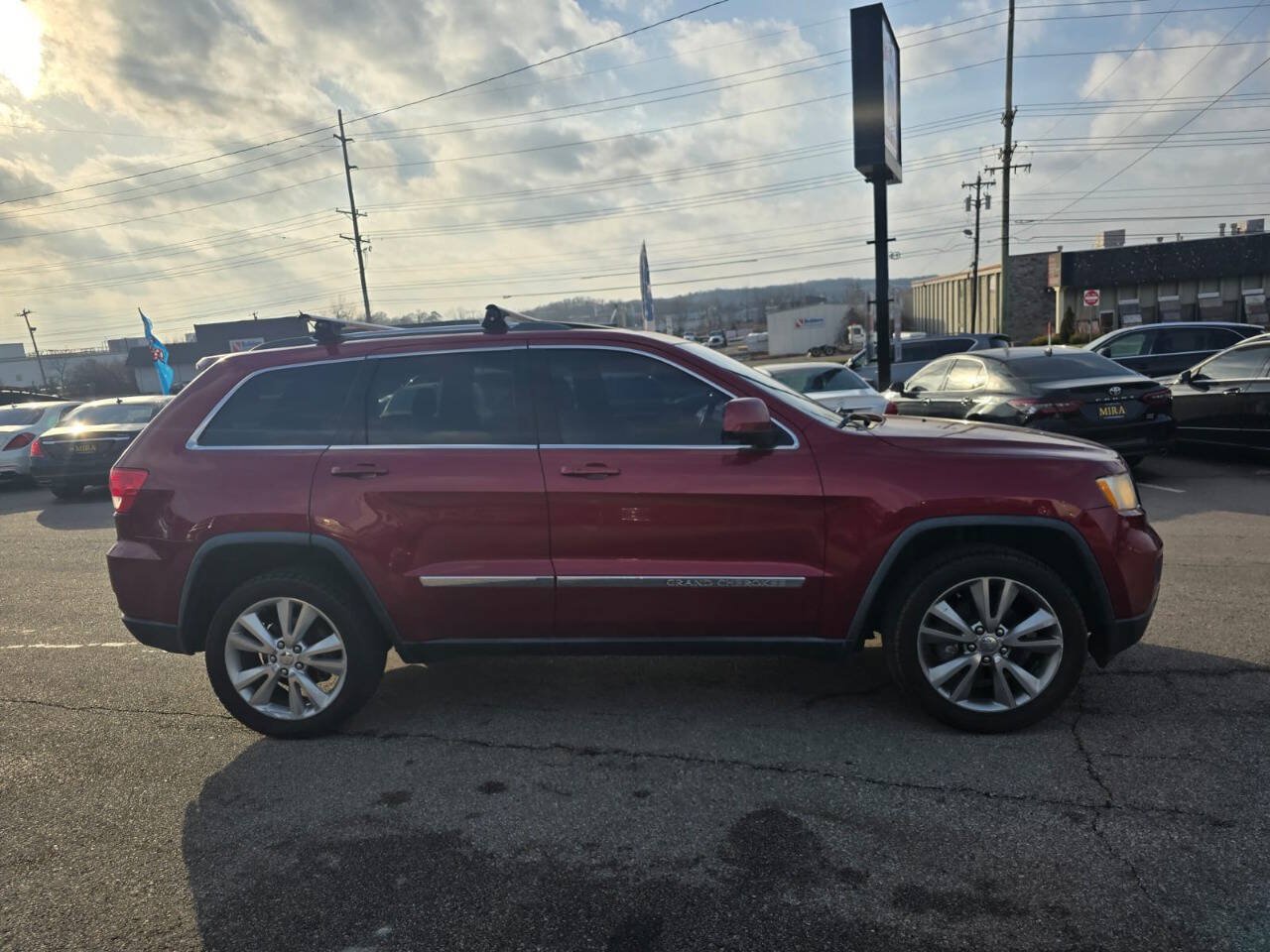 Used 2013 Jeep Grand Cherokee Laredo AWD/4WD image 5