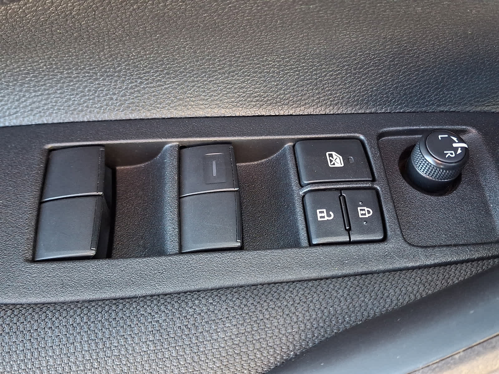 Used 2025 Toyota Corolla LE image 27