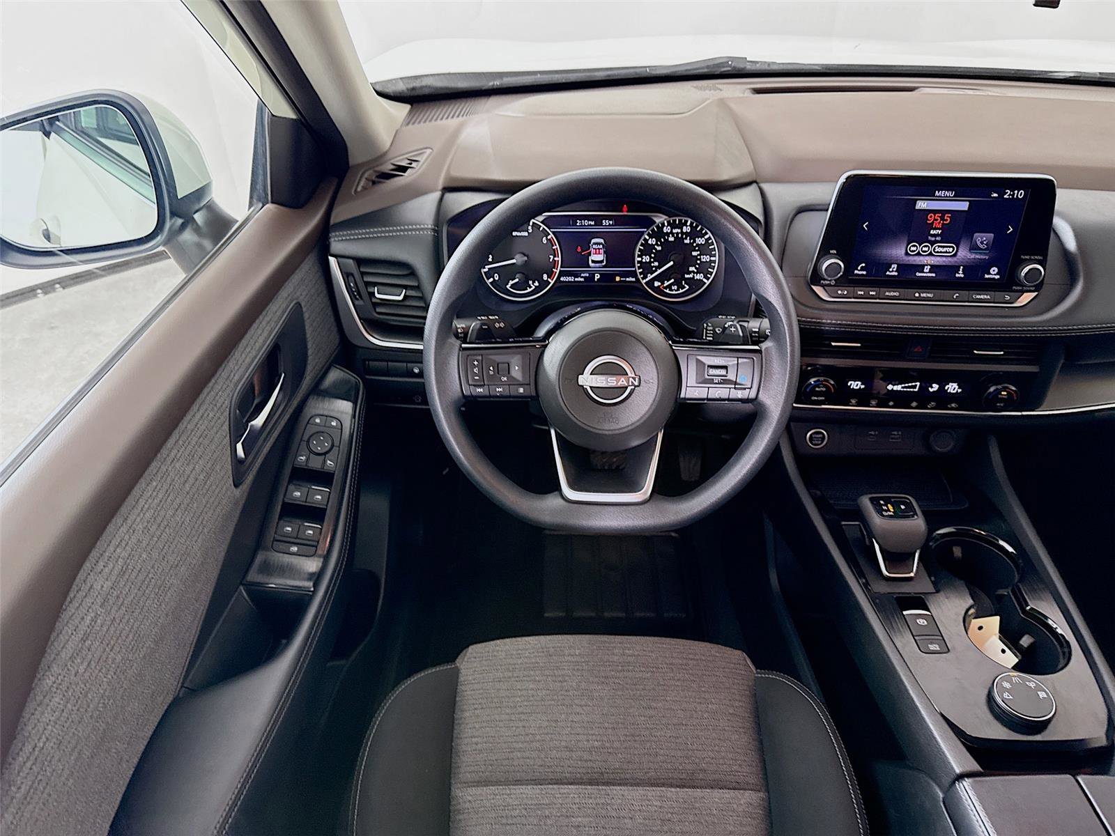 Used 2023 Nissan Rogue SV image 22