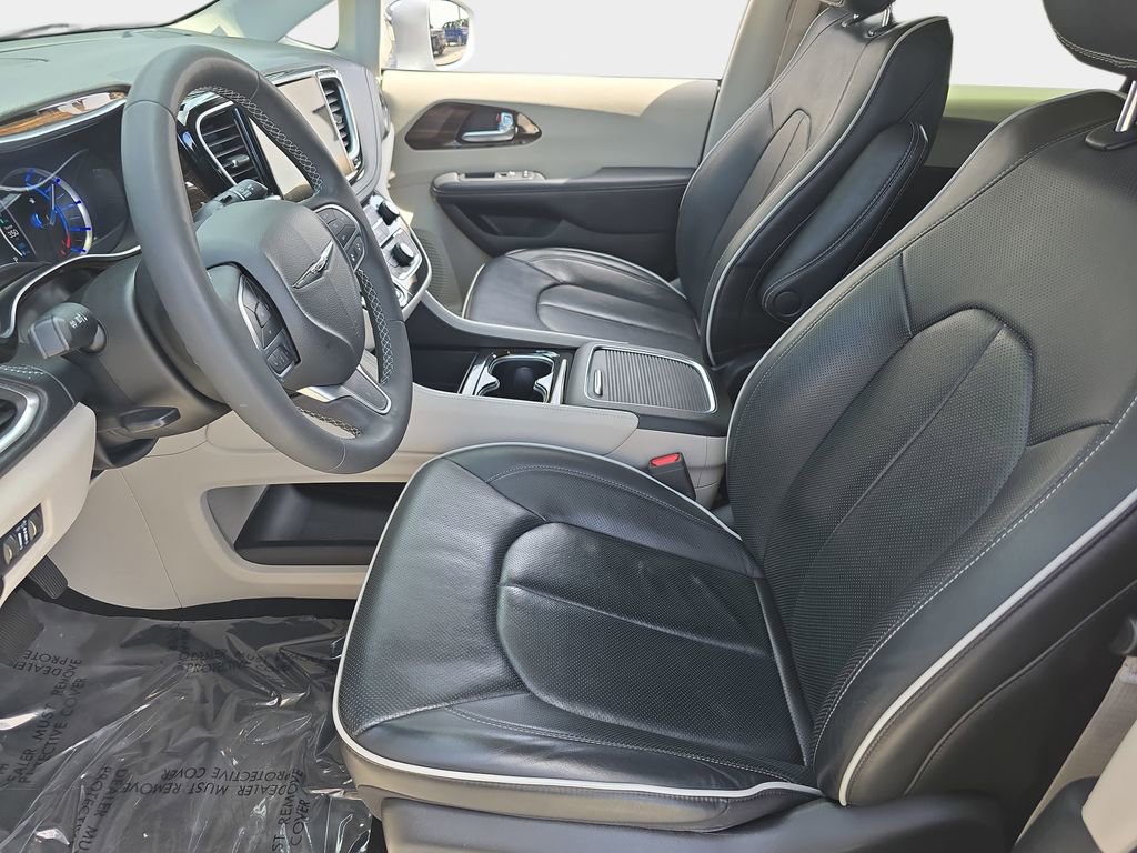 Used 2022 Chrysler Pacifica Limited FWD image 19