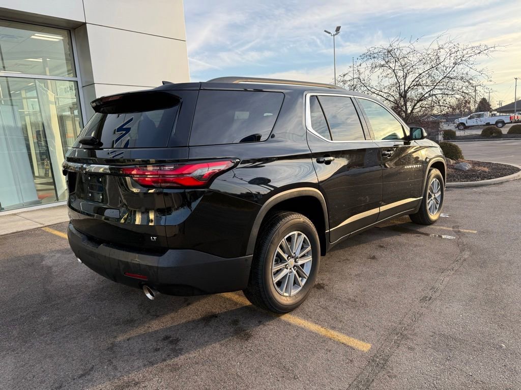 Used 2023 Chevrolet Traverse LT w/ Rear Camera Mirror Package image 37