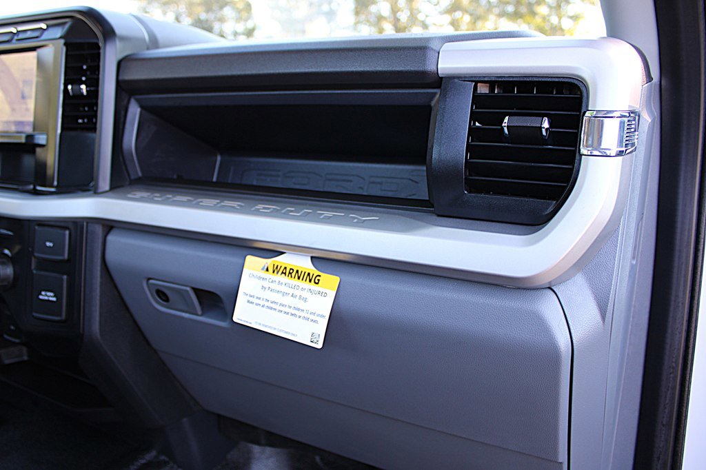 Used 2024 Ford F550 4x4 Regular Cab Super Duty image 26