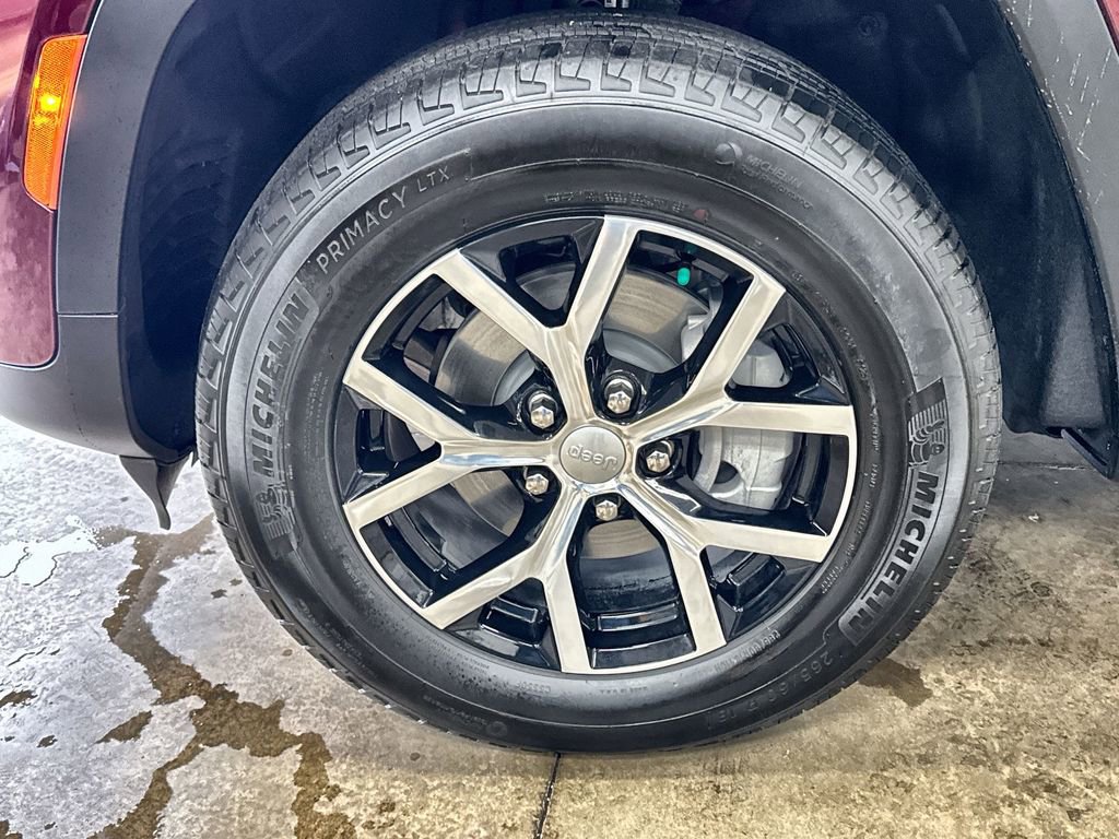 Used 2025 Jeep Grand Cherokee Limited image 33