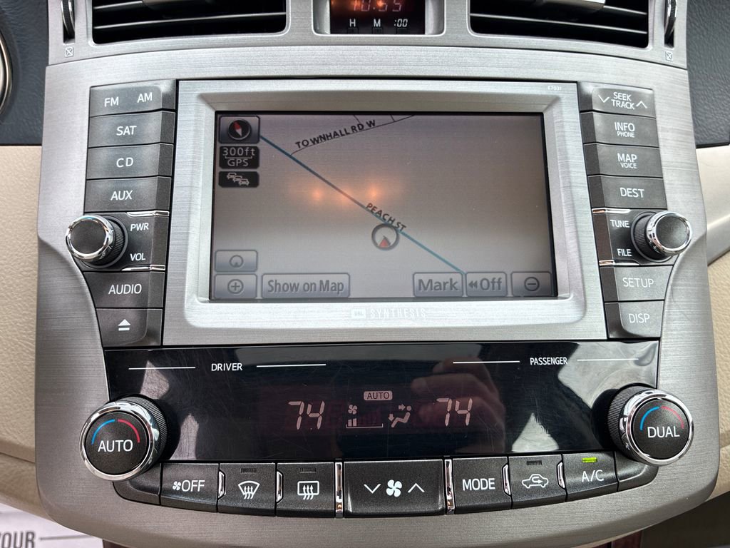 Used 2011 Toyota Avalon Limited image 26