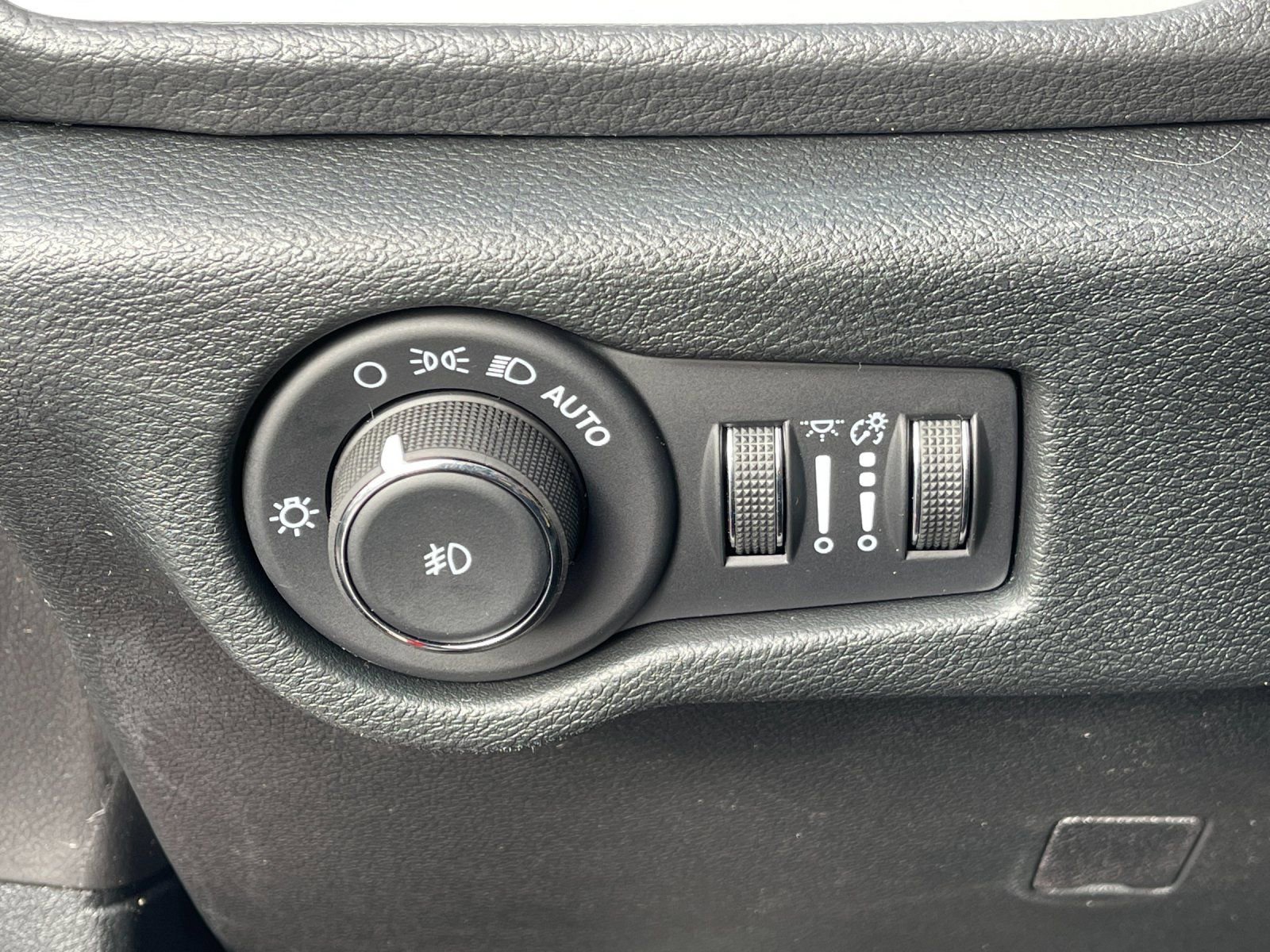 New 2026 Chrysler Pacifica Select image 30