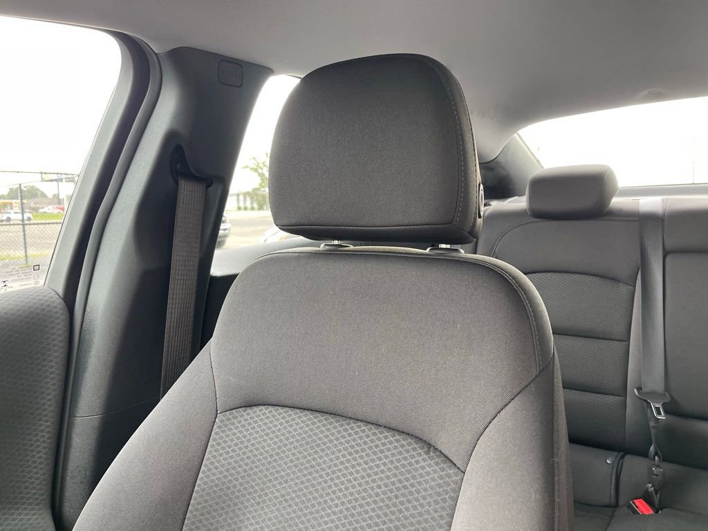 Used 2017 Chevrolet Malibu LT FWD image 37