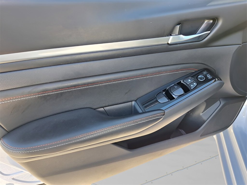 Used 2023 Nissan Altima 2.5 SR w/ SR Premium Package image 30