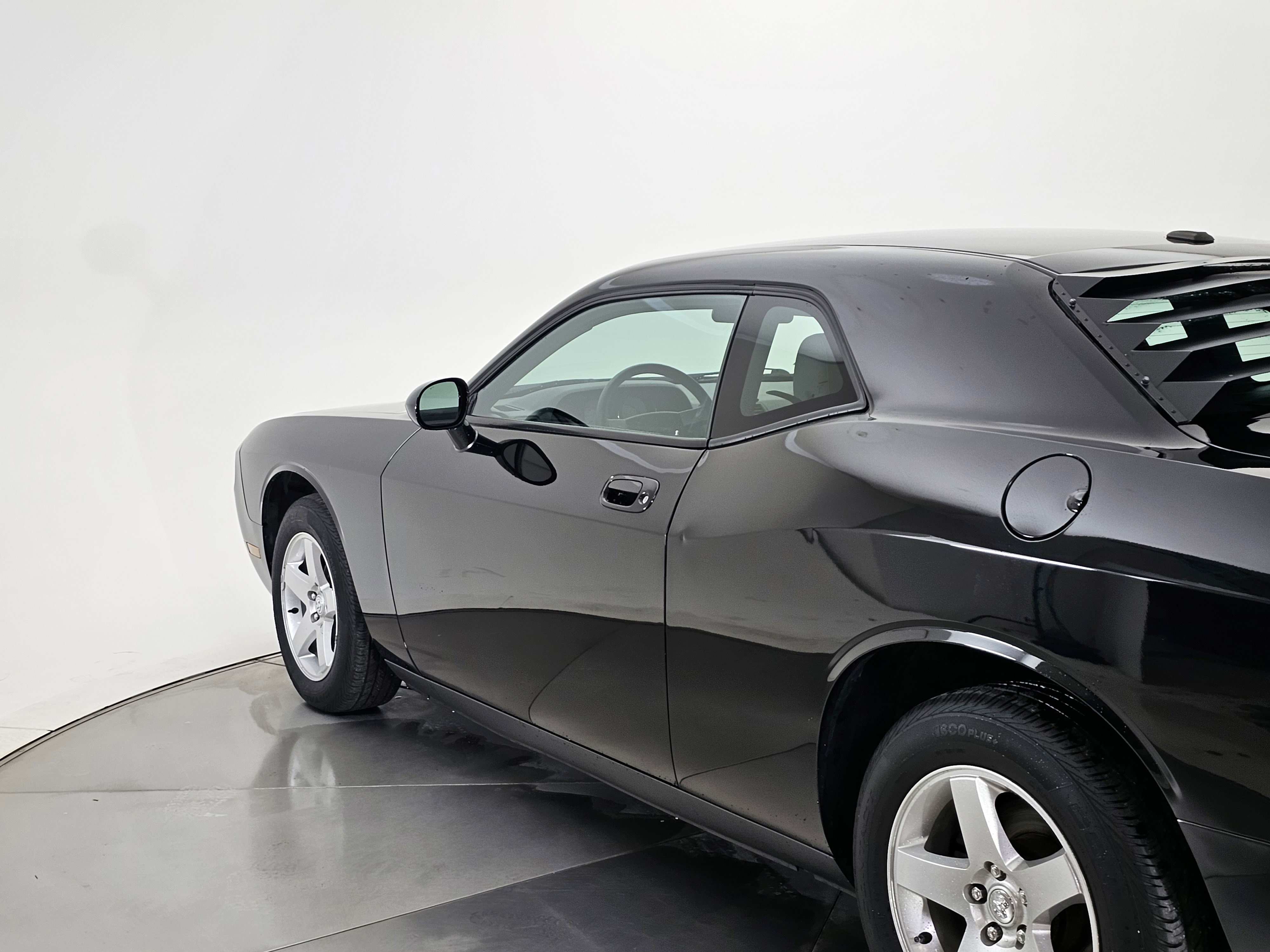Used 2010 Dodge Challenger SE image 14