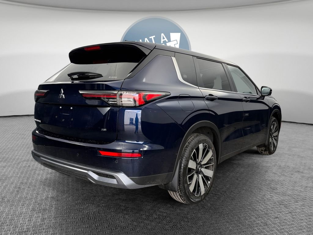 New 2026 Mitsubishi Outlander SE image 3