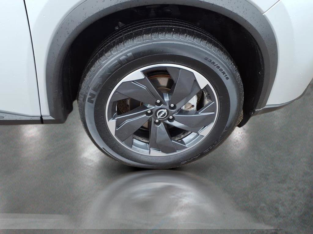 Used 2025 Nissan Rogue SV image 10