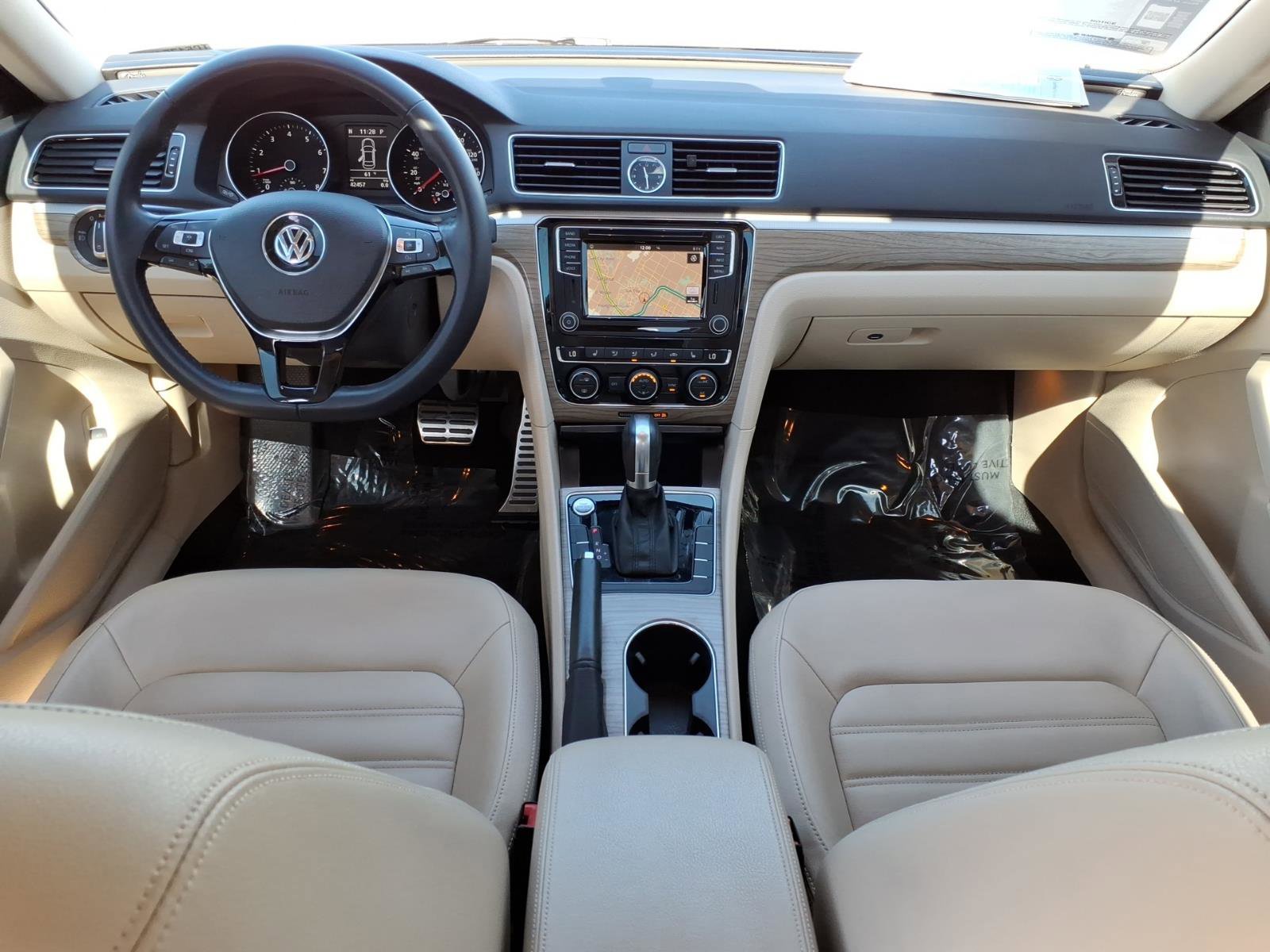 Used 2016 Volkswagen Passat 1.8T SEL Premium image 24