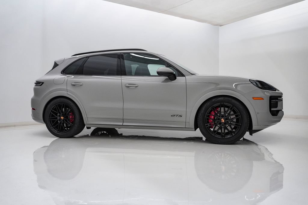 New 2026 Porsche Cayenne GTS AWD/4WD image 9