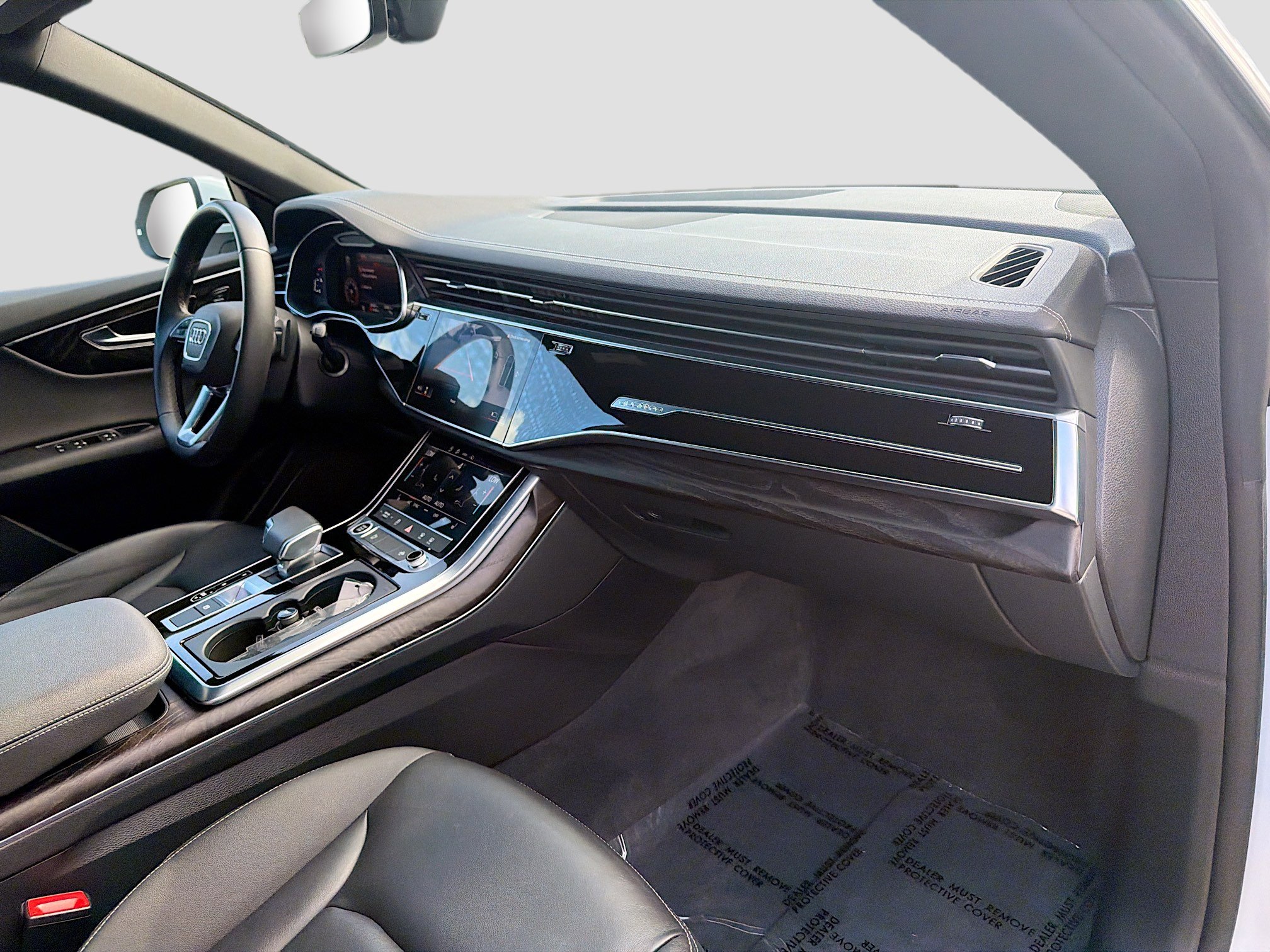 Used 2023 Audi Q8 Premium image 33