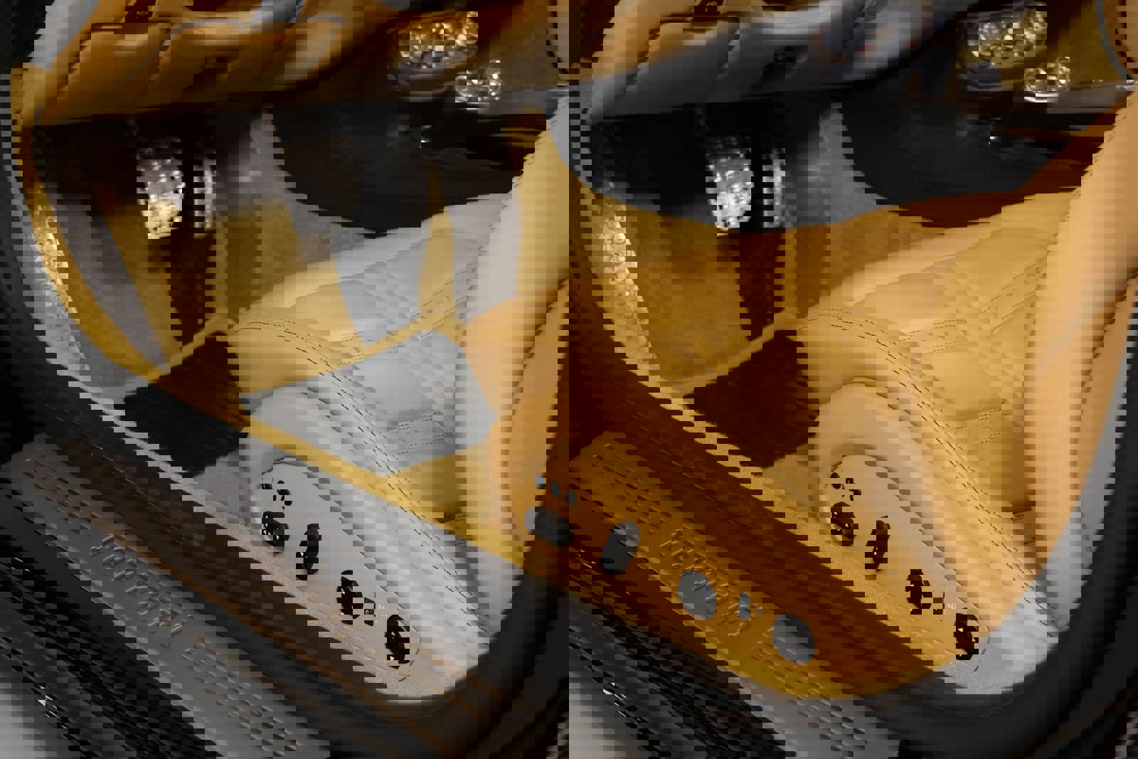 Used 2011 Ferrari California image 28