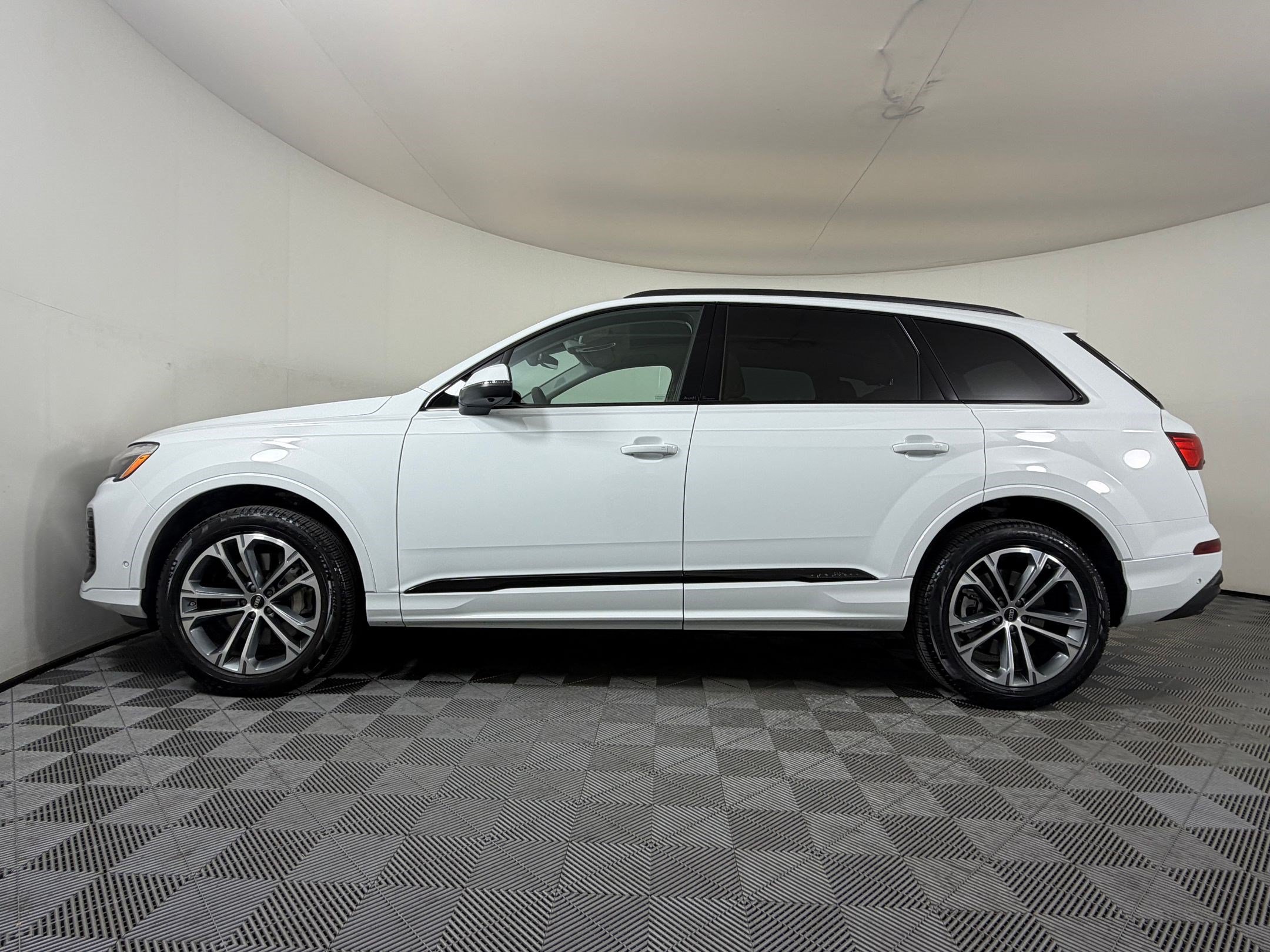 Certified 2026 Audi Q7 2.0T Premium AWD/4WD image 2