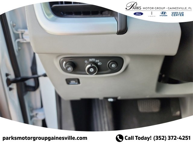 Used 2023 GMC Terrain SLT image 24